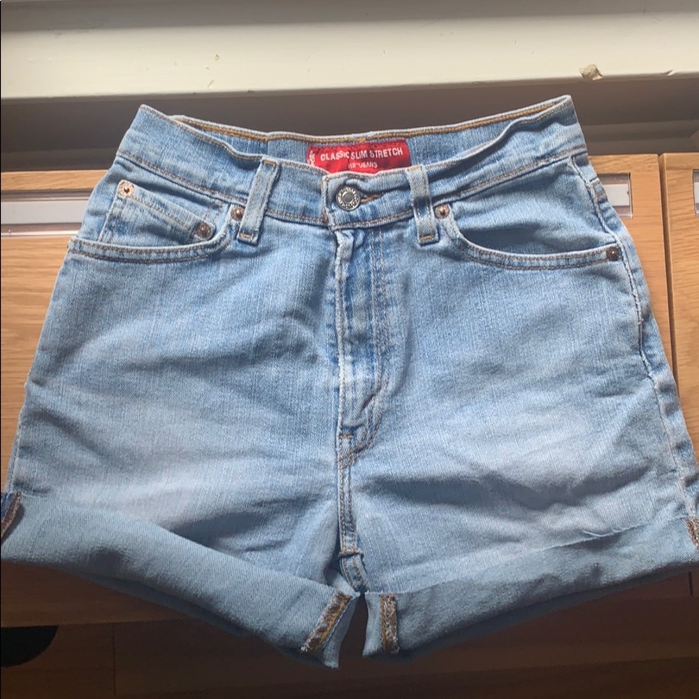Women’s Levi shorts .. worn but good condition